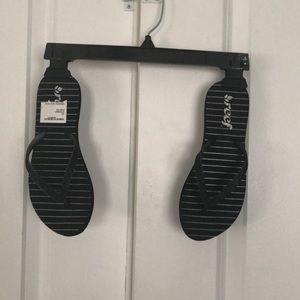 Brand New Reef flip flops